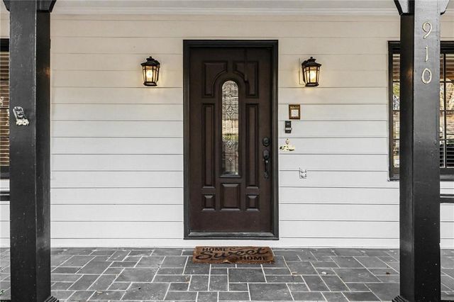 910 Windsor Trl, Roswell, GA 30076