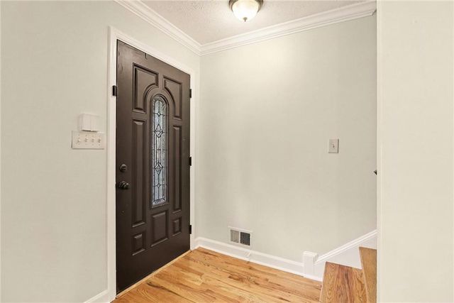 910 Windsor Trl, Roswell, GA 30076