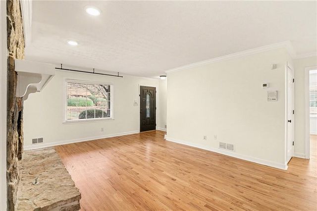 910 Windsor Trl, Roswell, GA 30076