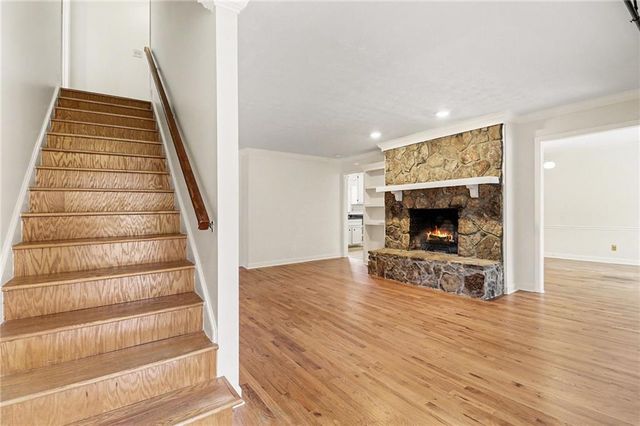 910 Windsor Trl, Roswell, GA 30076