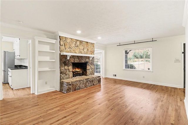 910 Windsor Trl, Roswell, GA 30076