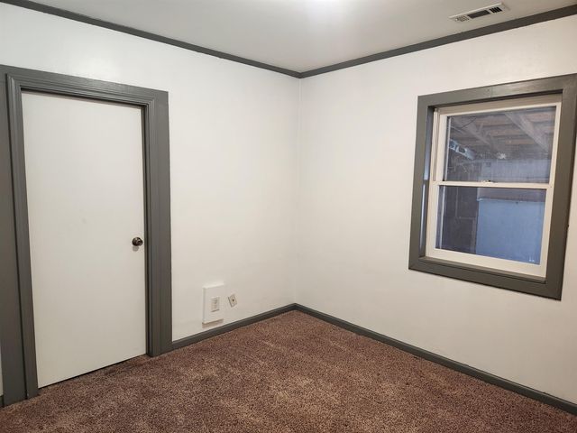 306 N Washington St, Belle Plaine, KS 67013