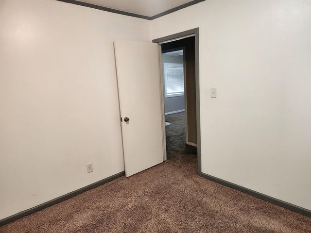 306 N Washington St, Belle Plaine, KS 67013