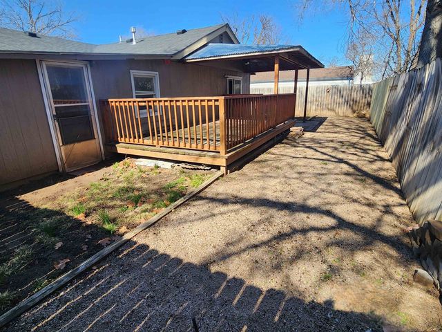 306 N Washington St, Belle Plaine, KS 67013