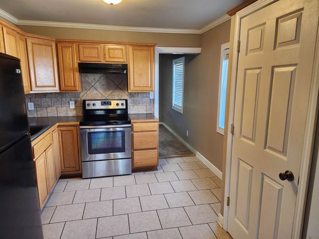 306 N Washington St, Belle Plaine, KS 67013