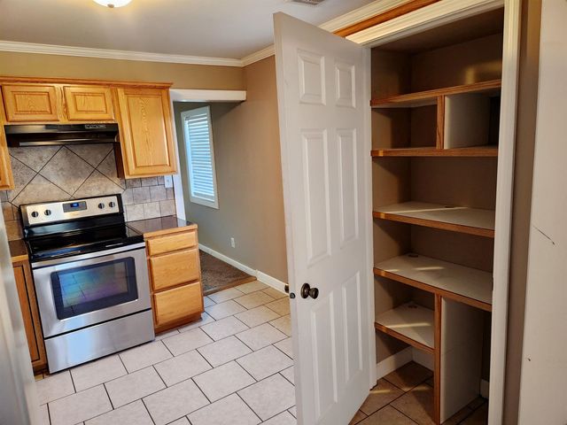 306 N Washington St, Belle Plaine, KS 67013