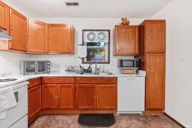 6610 Owl Tree Place, Fort Wayne, IN 46825