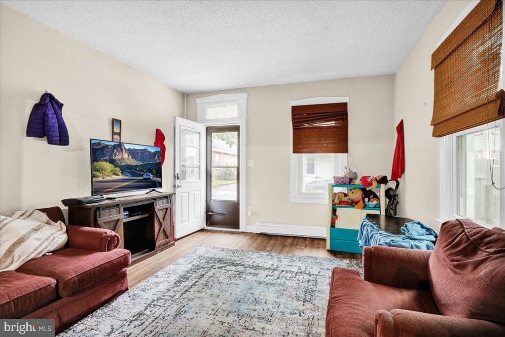 37 W FERDINAND ST, Manheim, PA 17545