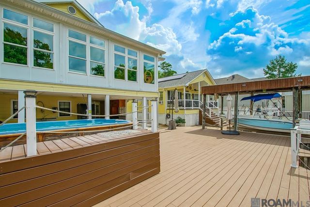 23022 Chene Blanc Ln, Maurepas, LA 70449