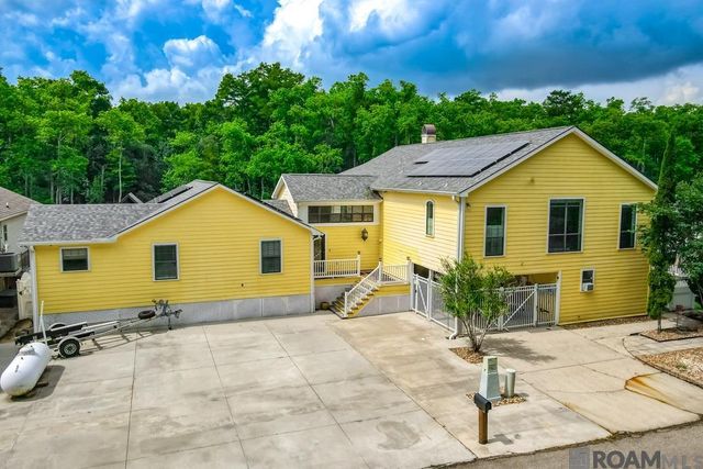 23022 Chene Blanc Ln, Maurepas, LA 70449