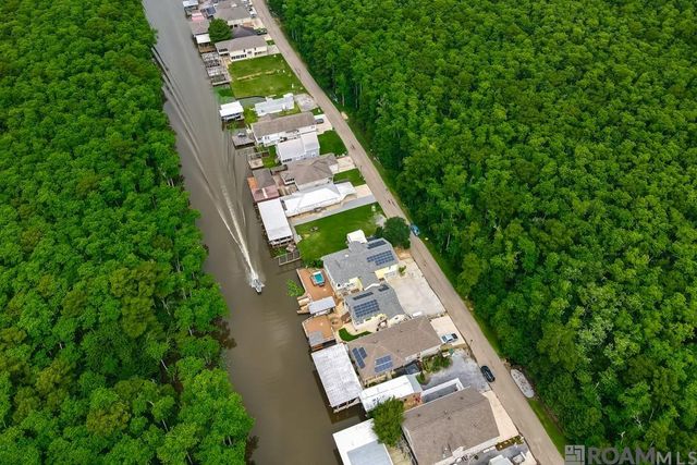 23022 Chene Blanc Ln, Maurepas, LA 70449