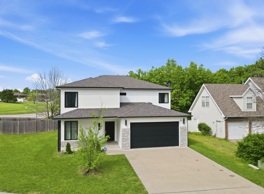 3201 CRESTWOOD LN, Columbia, MO 65203