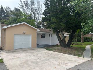 3920 7th Avenue N, Palm Springs, FL 33461