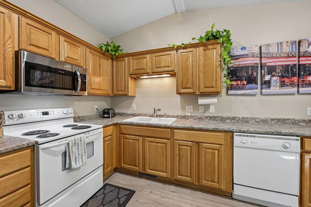 7249 32nd Avenue N, Crystal, MN 55427