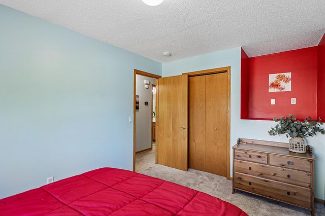 7249 32nd Avenue N, Crystal, MN 55427
