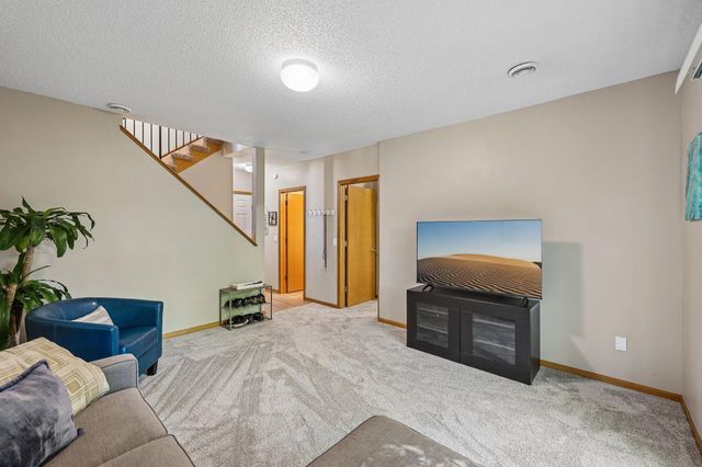 7249 32nd Avenue N, Crystal, MN 55427