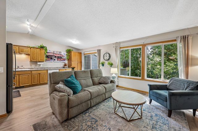7249 32nd Avenue N, Crystal, MN 55427