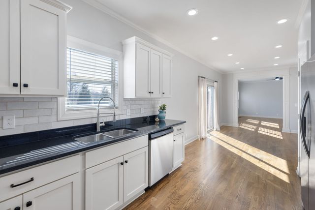 600 Twin Oak Dr, Murfreesboro, TN 37130