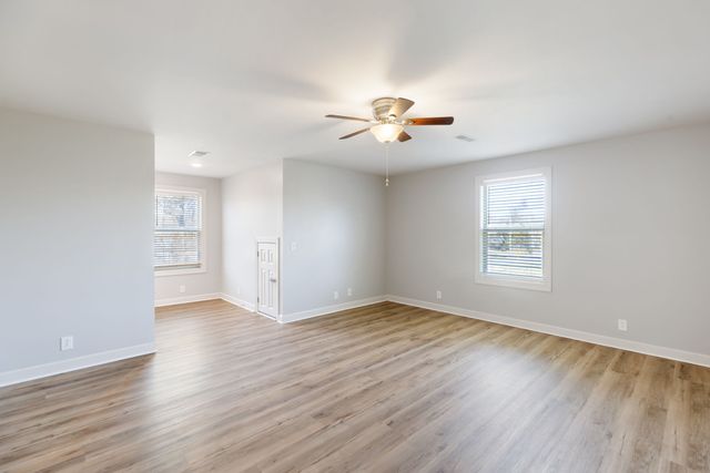 600 Twin Oak Dr, Murfreesboro, TN 37130