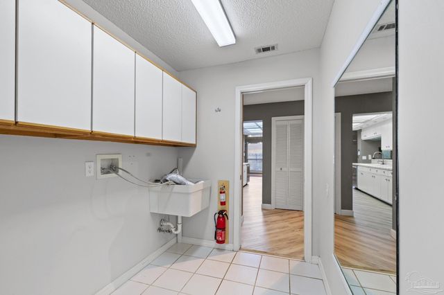 3881 Leesway Cir, Pensacola, FL 32504