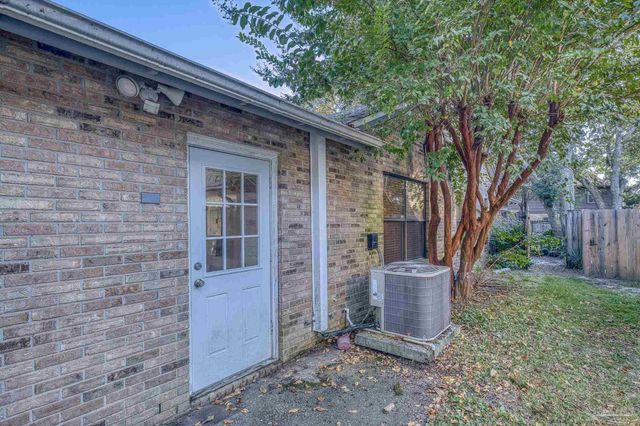 3881 Leesway Cir, Pensacola, FL 32504