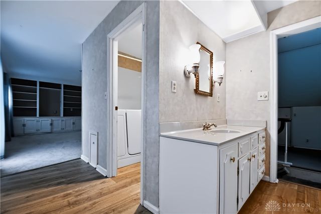 212 Dell Park Avenue, Oakwood, OH 45419