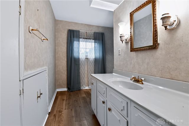 212 Dell Park Avenue, Oakwood, OH 45419