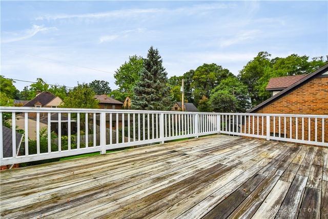 212 Dell Park Avenue, Oakwood, OH 45419