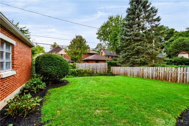 212 Dell Park Avenue, Oakwood, OH 45419