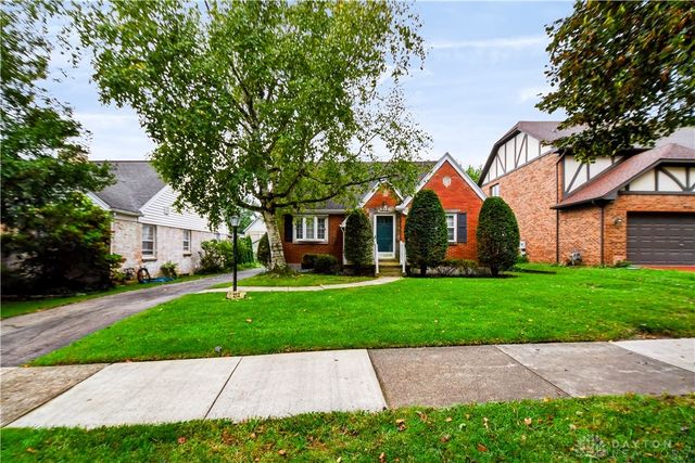 212 Dell Park Avenue, Oakwood, OH 45419