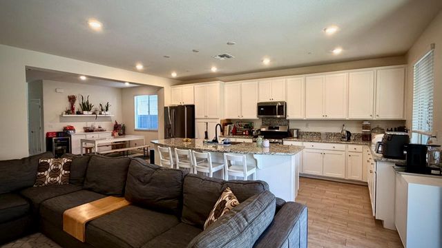 3723 Edington Dr, Rancho Cordova, CA 95742