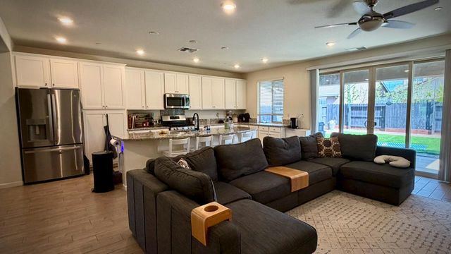 3723 Edington Dr, Rancho Cordova, CA 95742