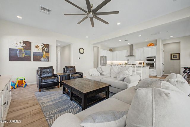 2296 E CANARY Drive, Gilbert, AZ 85297
