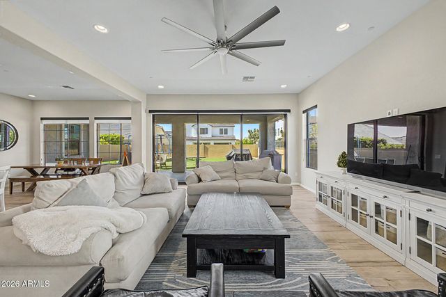2296 E CANARY Drive, Gilbert, AZ 85297