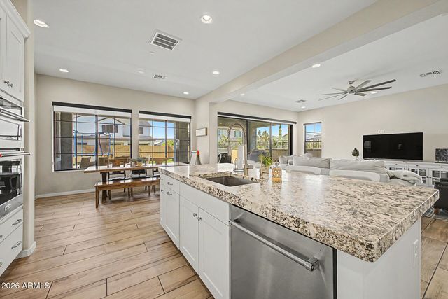 2296 E CANARY Drive, Gilbert, AZ 85297