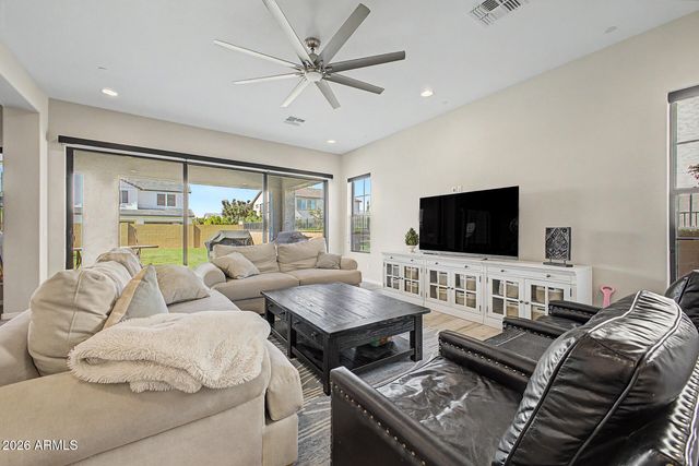2296 E CANARY Drive, Gilbert, AZ 85297