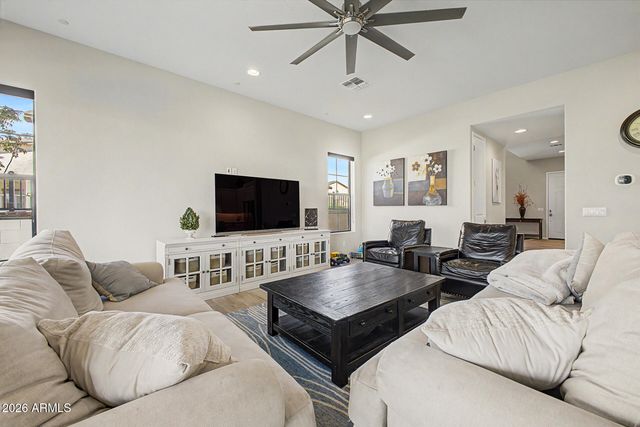 2296 E CANARY Drive, Gilbert, AZ 85297