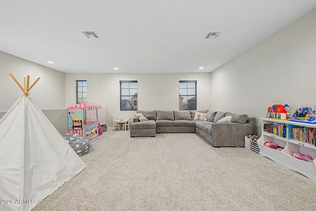 2296 E CANARY Drive, Gilbert, AZ 85297