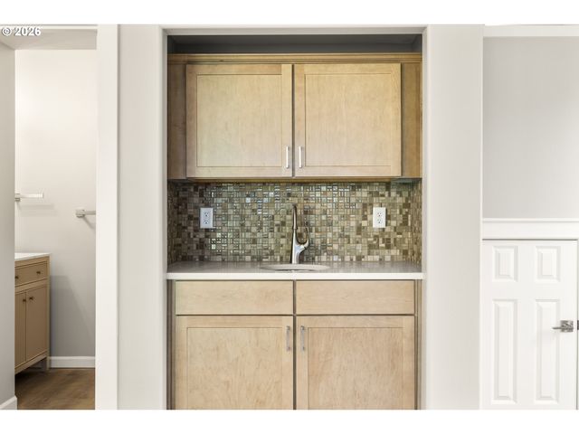 21843 Ne HEARTWOOD Cir, Fairview, OR 97024