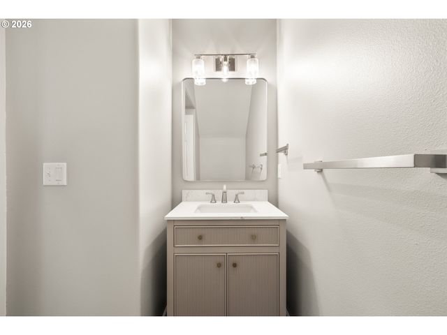 21843 Ne HEARTWOOD Cir, Fairview, OR 97024