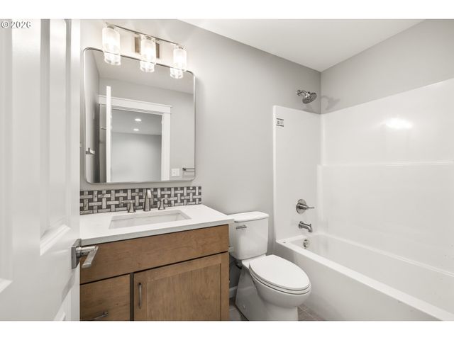 21843 Ne HEARTWOOD Cir, Fairview, OR 97024