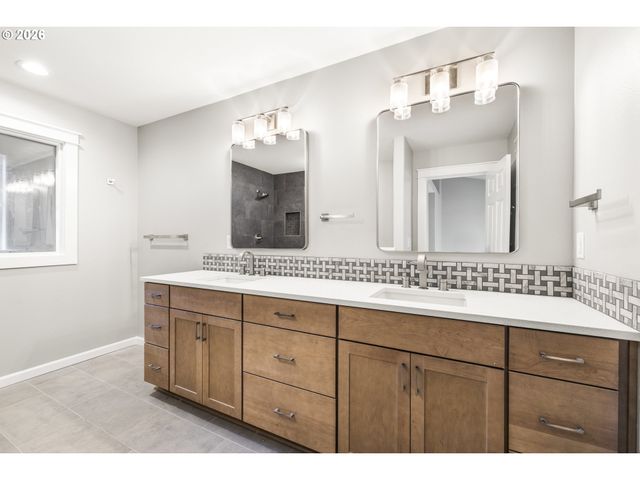 21843 Ne HEARTWOOD Cir, Fairview, OR 97024