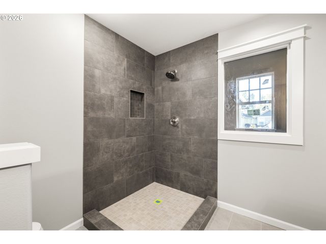 21843 Ne HEARTWOOD Cir, Fairview, OR 97024