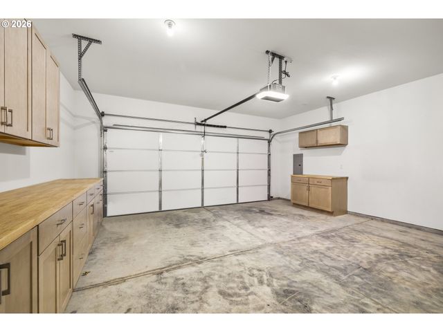 21843 Ne HEARTWOOD Cir, Fairview, OR 97024