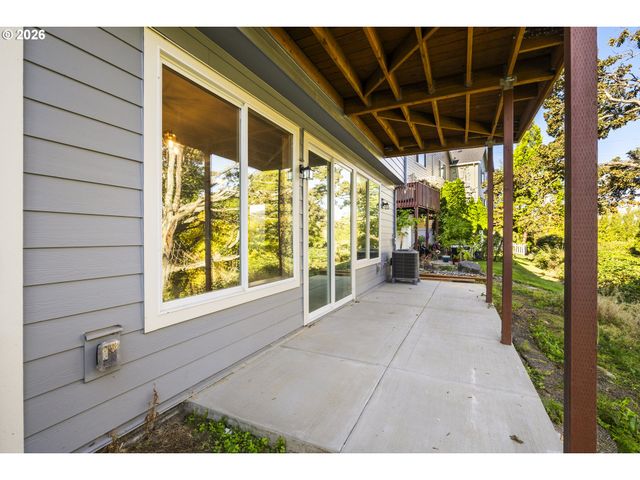 21843 Ne HEARTWOOD Cir, Fairview, OR 97024