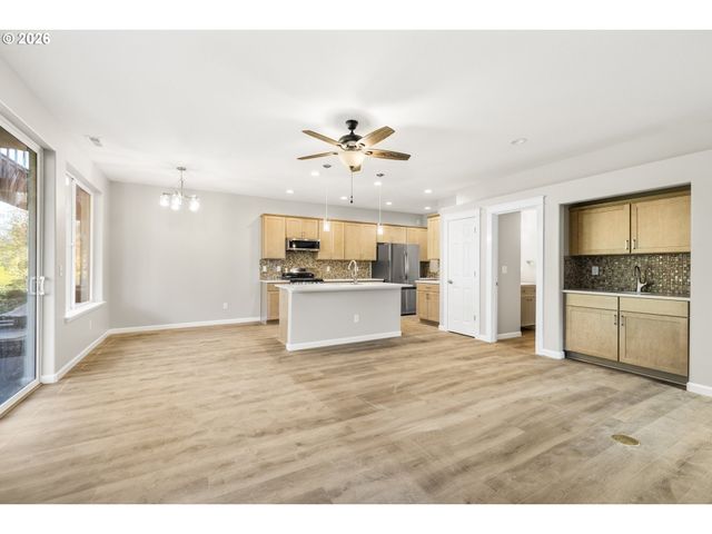 21843 Ne HEARTWOOD Cir, Fairview, OR 97024