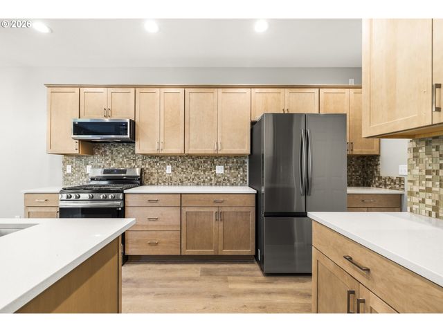 21843 Ne HEARTWOOD Cir, Fairview, OR 97024