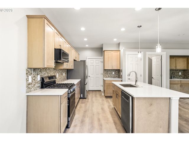 21843 Ne HEARTWOOD Cir, Fairview, OR 97024