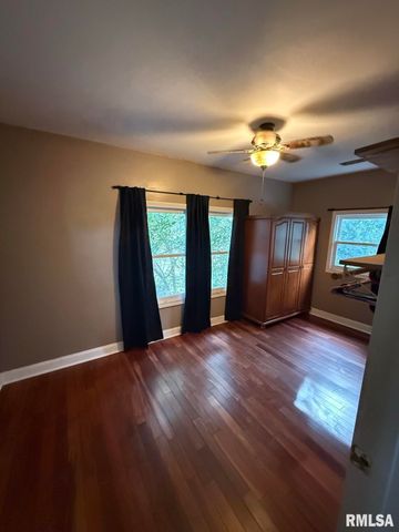 1145 N 5TH Street, Springfield, IL 62702