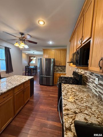 1145 N 5TH Street, Springfield, IL 62702